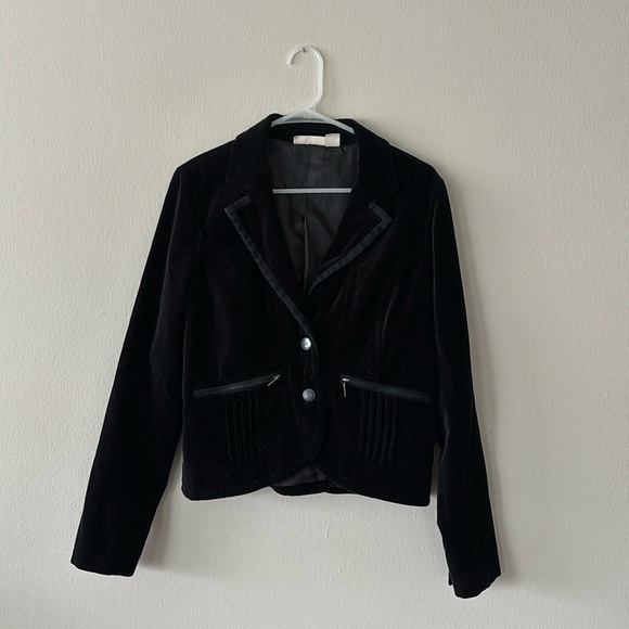 Dkny Jackets & Blazers - DKNY Black Velour Cropped Jacket